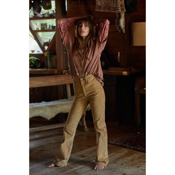 Levi's® Premium RIBCAGE BOOTCUT CORDUROY PANTS - Picture 10 of 15